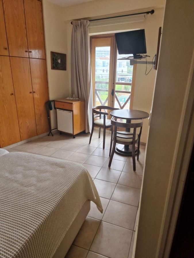 Y & P Latchi Hotel Extérieur photo