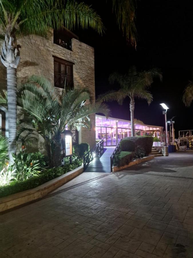 Y & P Latchi Hotel Extérieur photo
