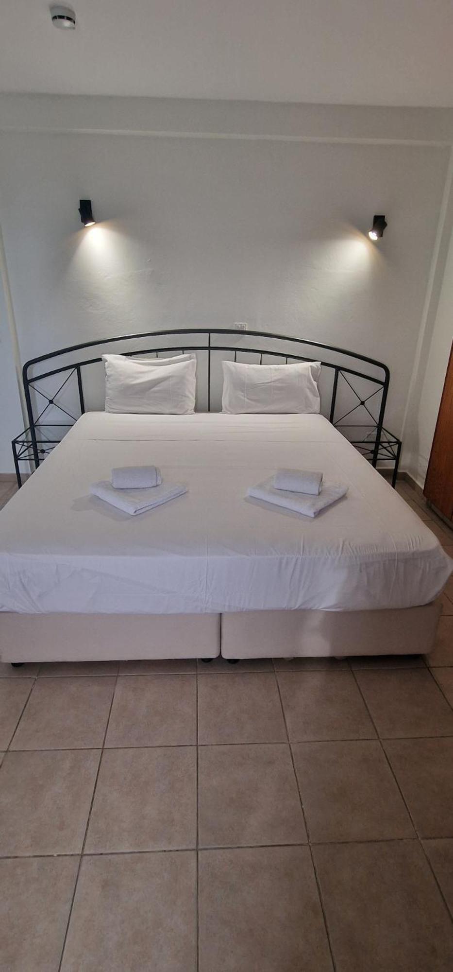 Y & P Latchi Hotel Chambre photo